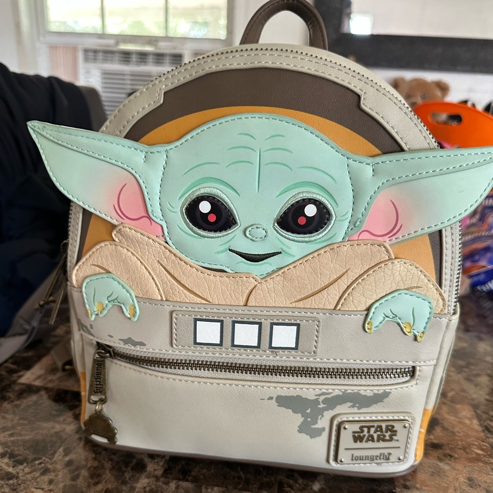 Baby Yoda Lounge Fly